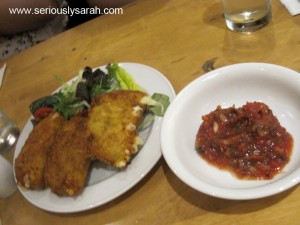 Mozarella fritters with salsa